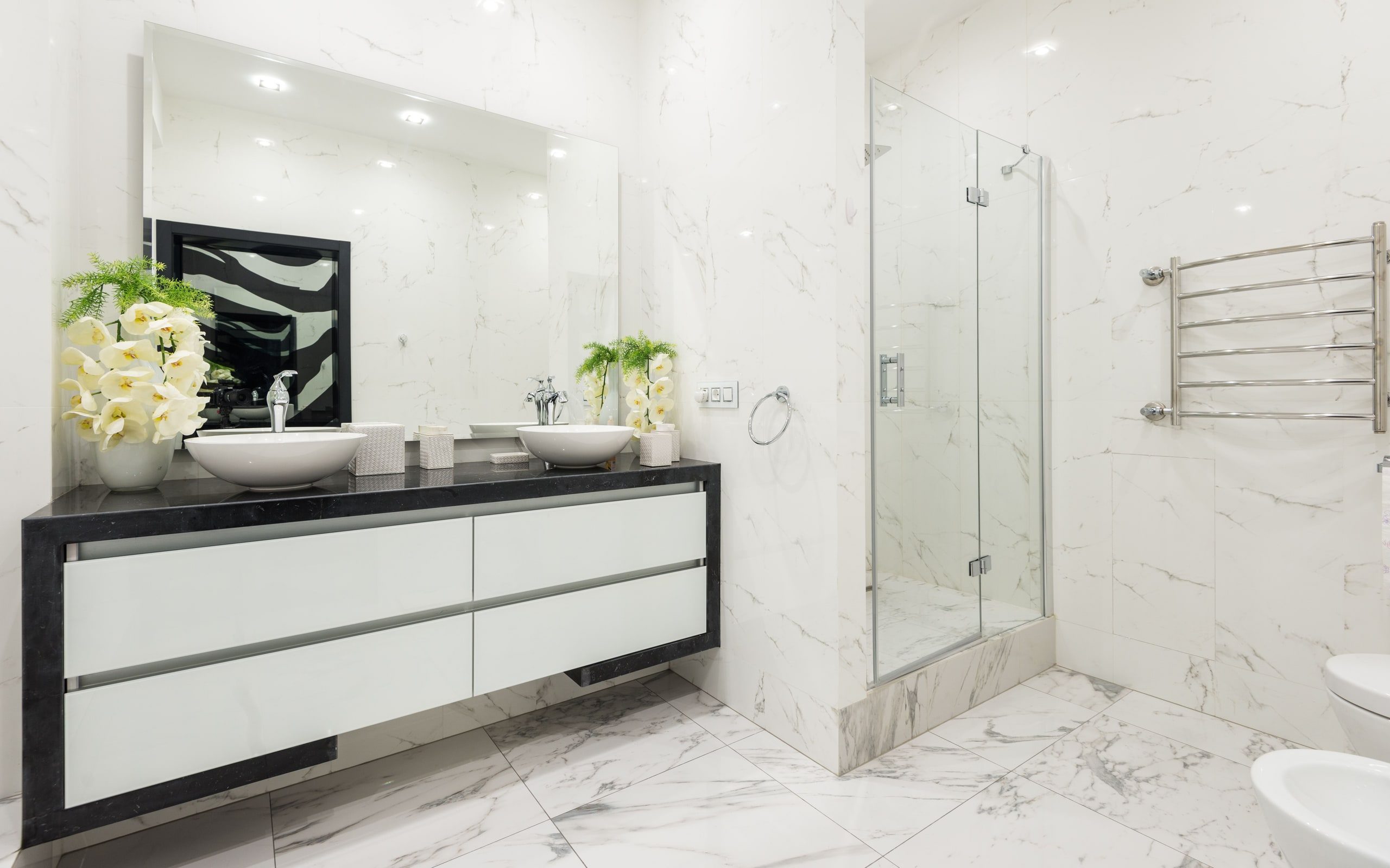 Reference image: a bathroom in marble with twin basins