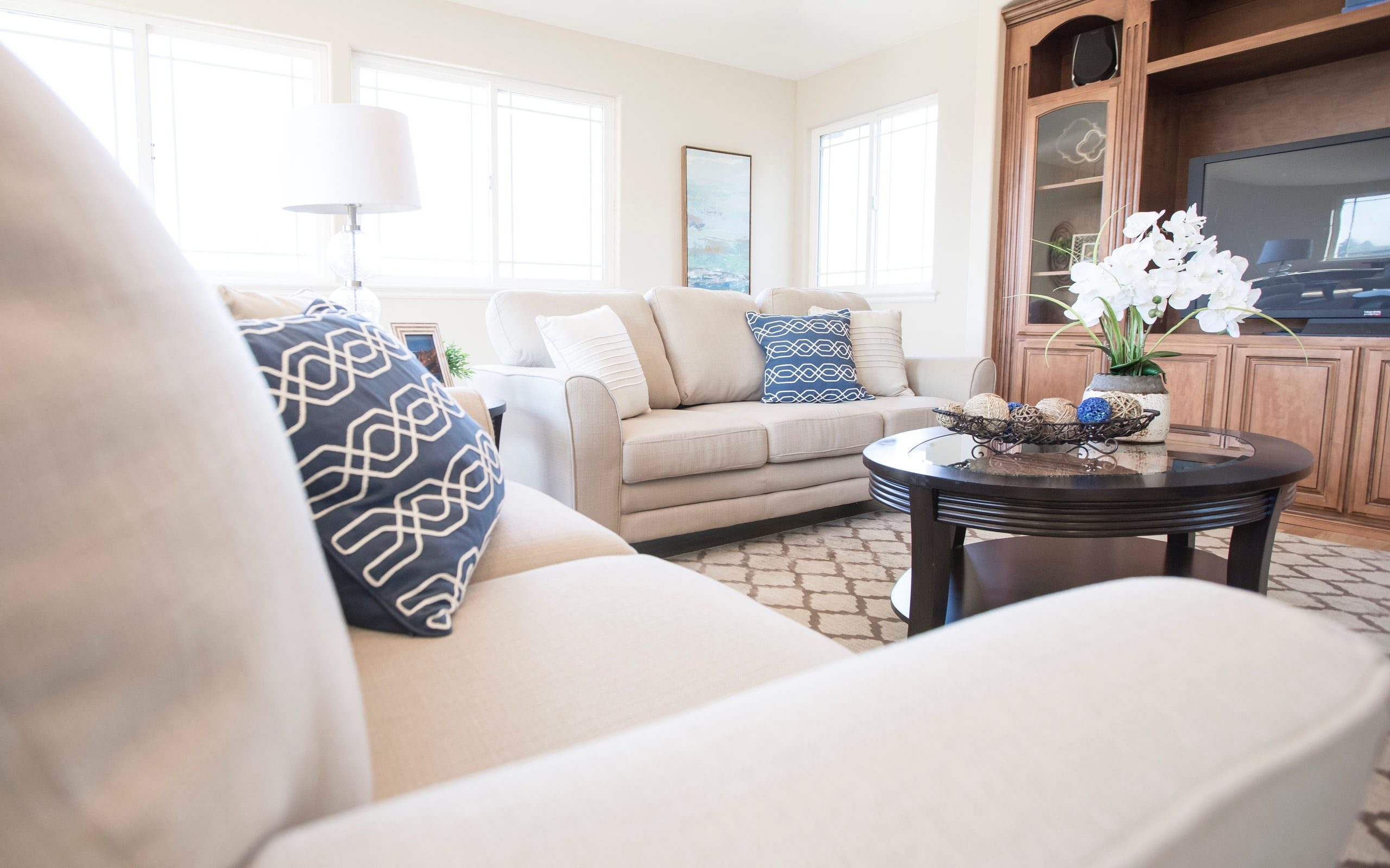 A tidy living room in daylight